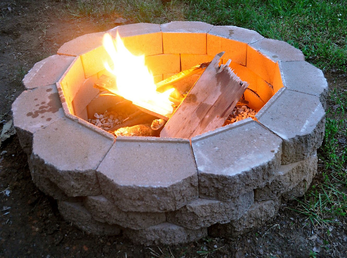 How to Build a Back Yard Fire Pit (It’s Easy!)